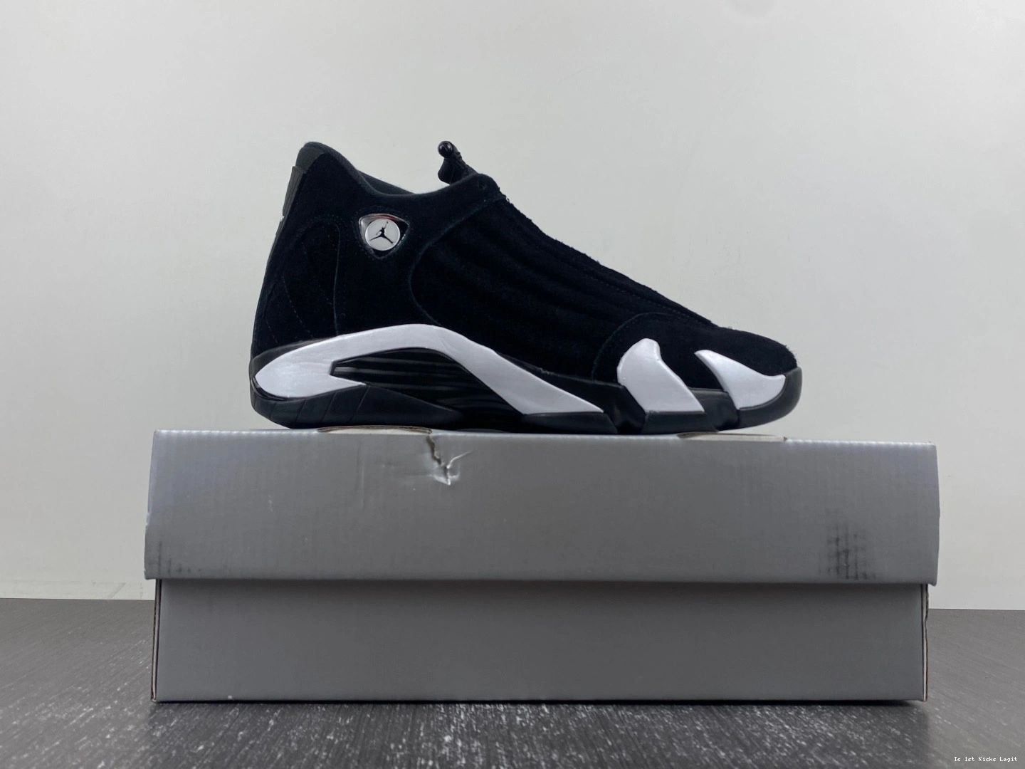 Black 14 White Red Jordan 487471-016 Air University 0913
